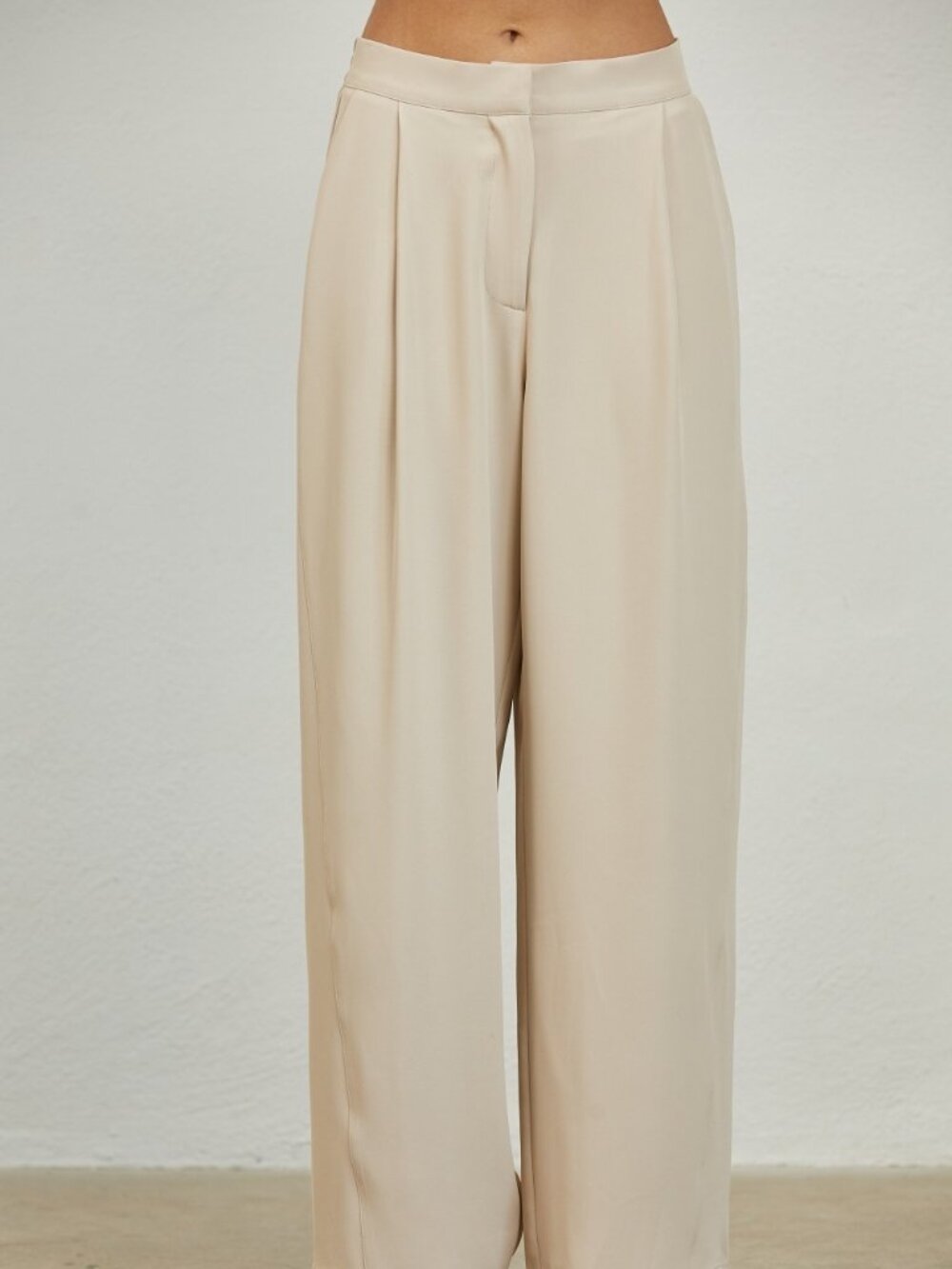 NWT Classic Beige Straight Leg Trousers Elastic Waist Band Flowy Pants
